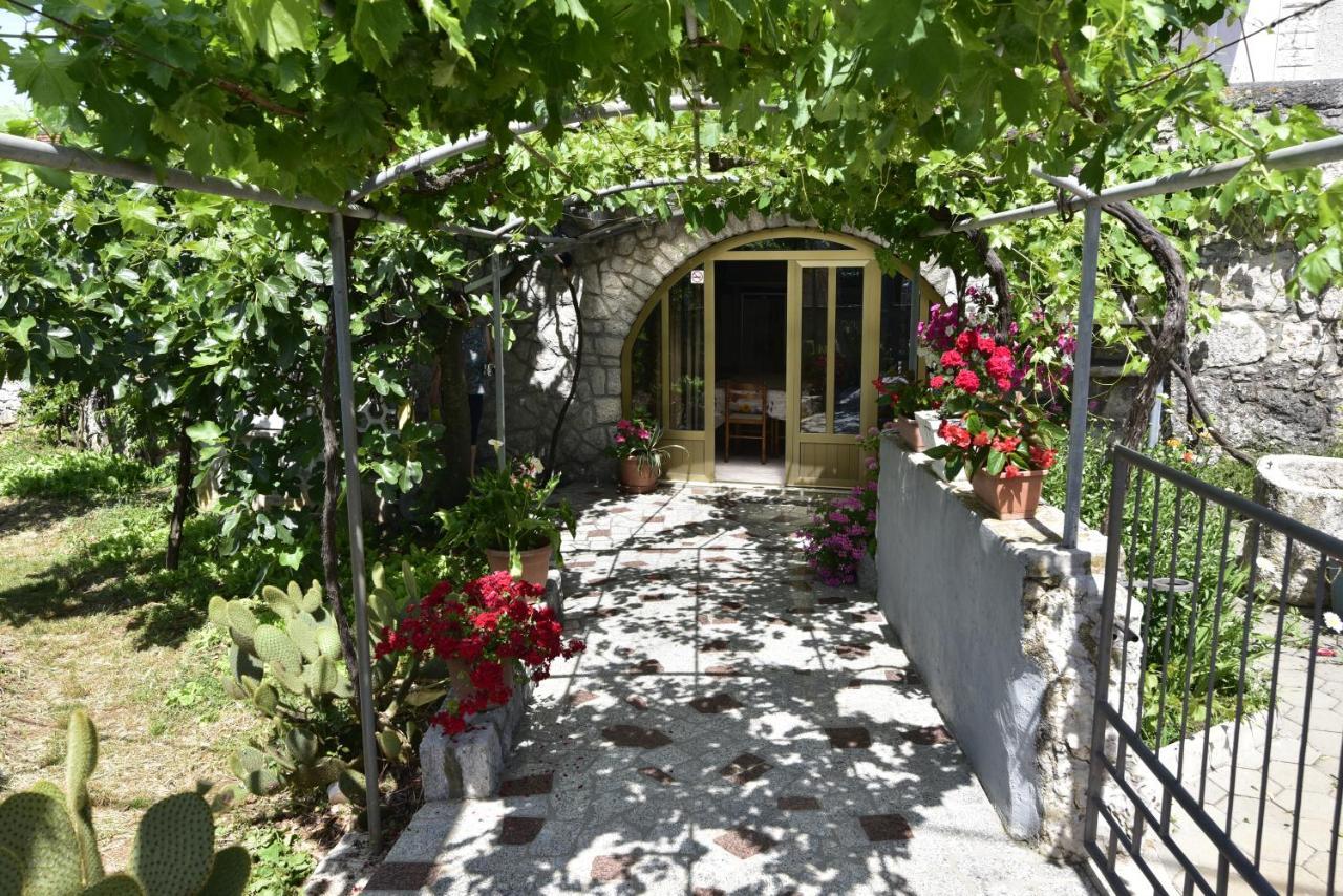 Guest House Tom Malinska Exterior foto